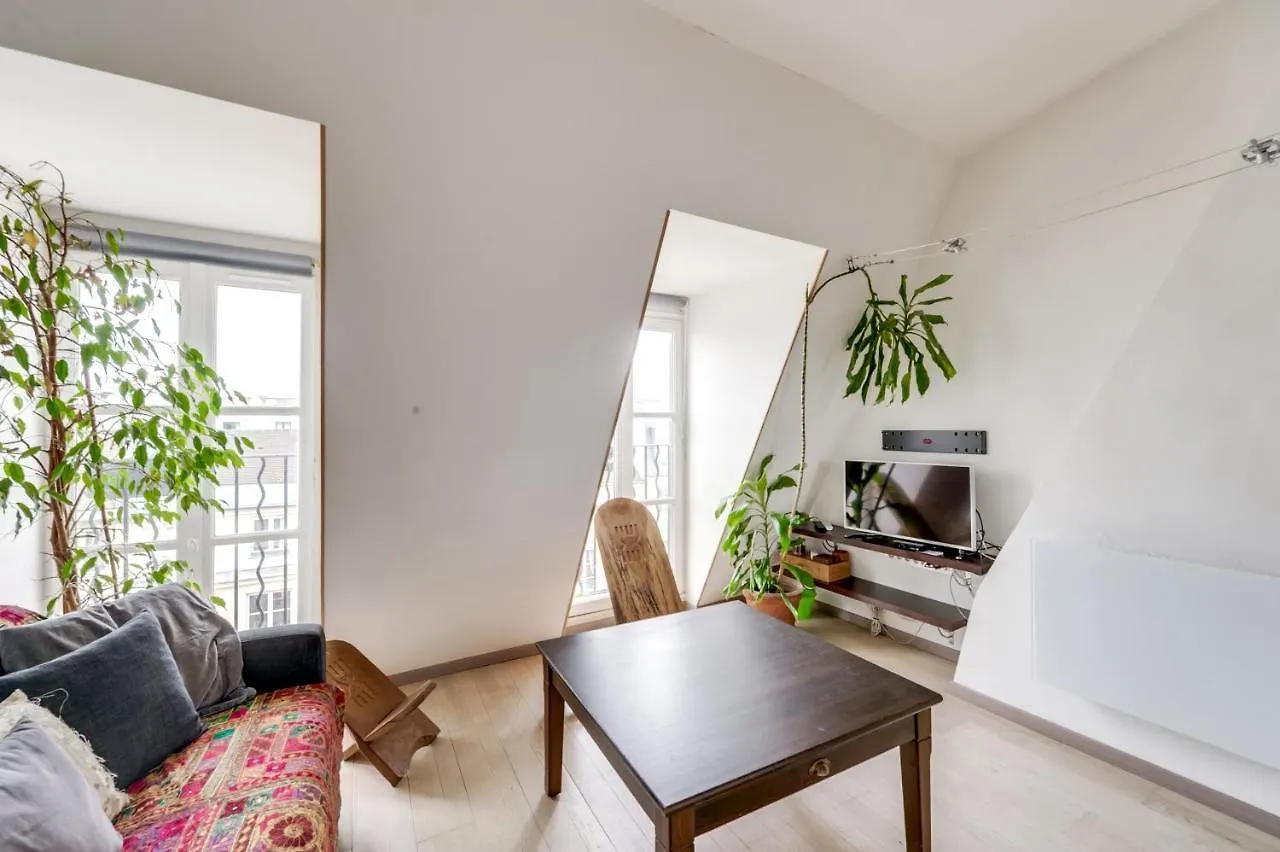 Appartement 1st - Chatelet Les Halles - Rue Ferronnerie - Id 161 *