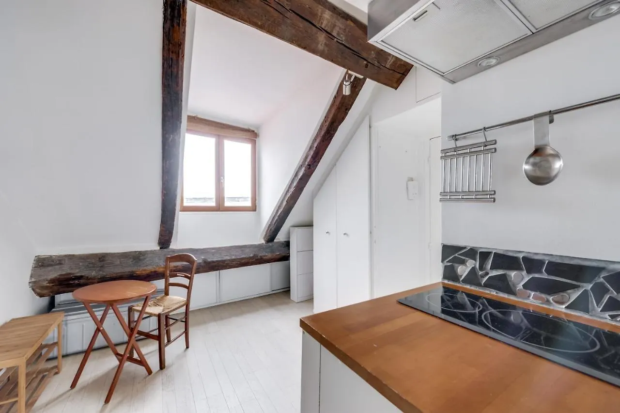 1st - Chatelet Les Halles - Rue Ferronnerie - Id 161 Appartement